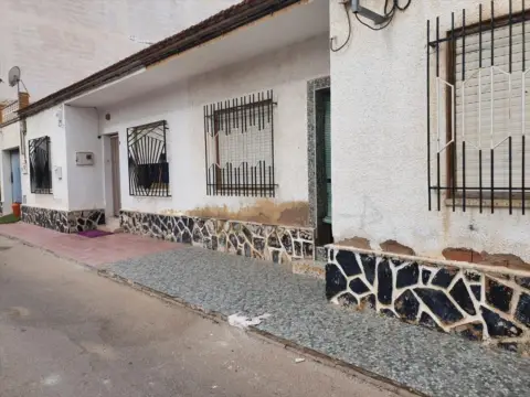 Casa adosada en calle Isaac Peral, 3