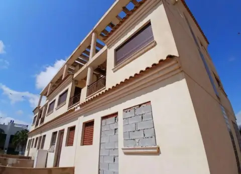 Casa adosada en calle Infanta Elena, 18