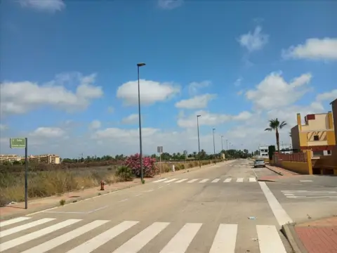 Casa adosada en calle Infanta Elena, 18