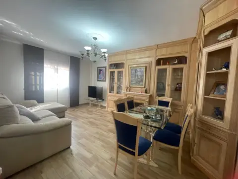 Casa en Plaza de las Alpujarras