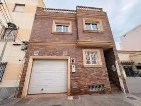 Casa adosada en calle de la Curva, 7