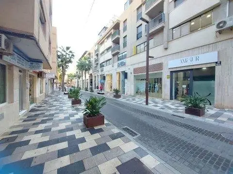 Piso en calle de Constantino, 28