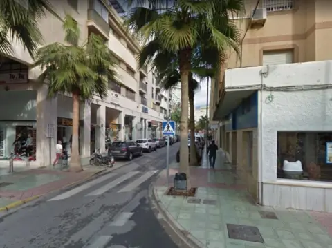 Piso en calle de Constantino, 28