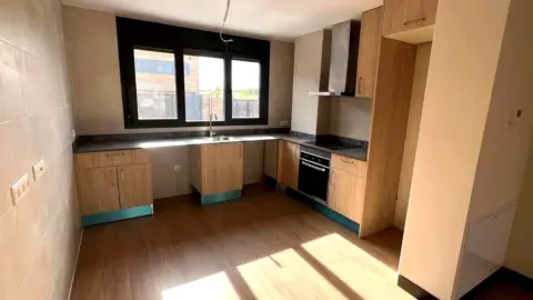 Casa adosada en calle de Degaña