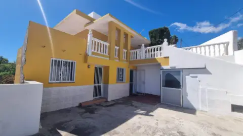 Casa en calle Asomada Alta
