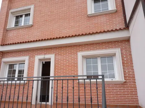 Casa pareada en calle Eras