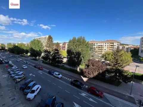 Piso en Avenida de los Reyes Católicos