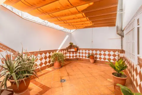 Terraced house in calle Carlos Cano, 8