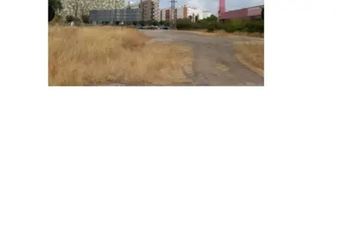 Terreno en calle San Alberto Magno