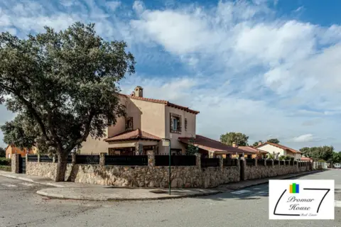 Chalet en calle Pluton