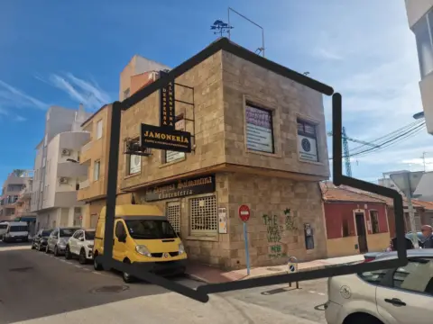 Local comercial en calle de Pedro Lorca, 64