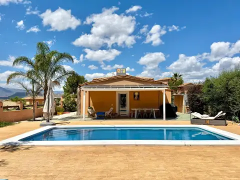 Chalet en Urbanizacion Bonalba