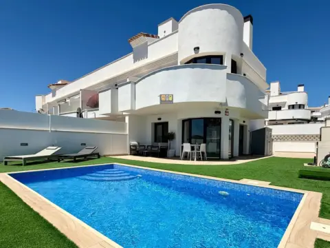 Casa adosada en Balcón de Finestrat-Terra Marina