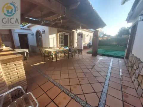 Chalet en calle de Isaac Newton