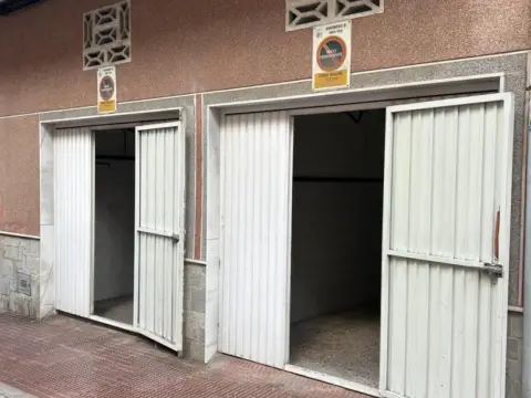 Local comercial en Carrer de Ramón y Cajal, 29