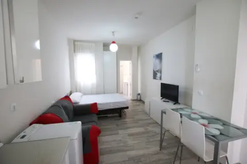 Estudio en calle Real de Cartuja