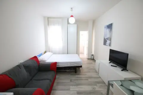 Estudio en calle Real de Cartuja