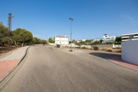 Terreno en calle Cúllar Vega