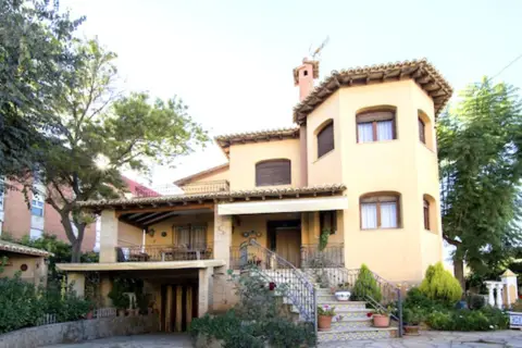 Chalet en Casco Urbano