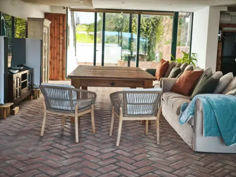 Casa adosada en Avenida del Brezo