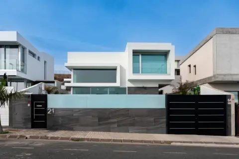 Chalet en Playa del Hombre