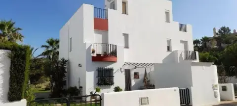 Casa pareada en calle de Artemisa