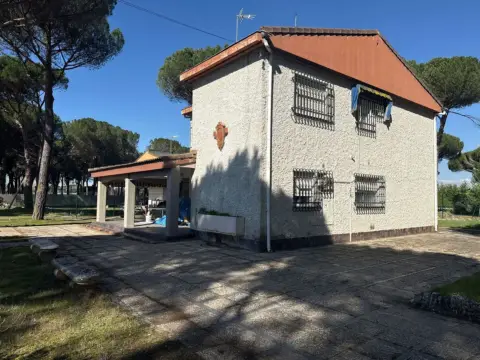 Chalet en calle de los Pinos