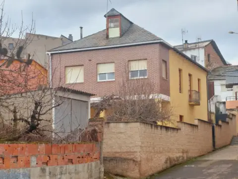 Chalet en calle del Teso, 16