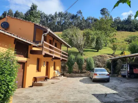 Chalet en calle Barrio Robledo