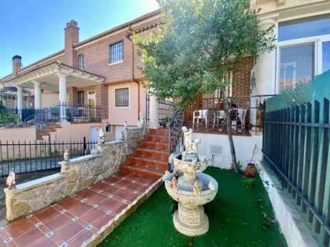 Casa adosada en calle de Rosa Chacel