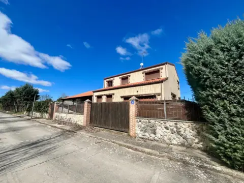 Chalet en calle los Canales