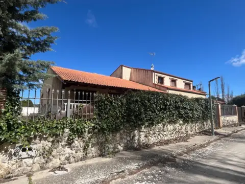 Chalet en calle los Canales