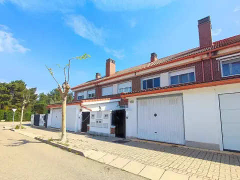 Casa adosada en calle de Rocinante