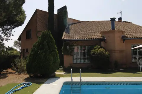 Chalet en Navalquejigo - los Arroyos