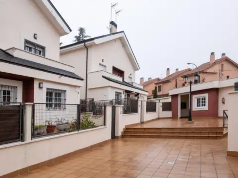 Casa pareada en Parque de La Coruña - Las Suertes