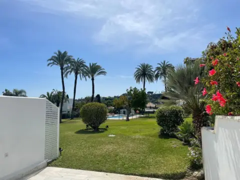 Casa adosada en Avenida del Valle del Golf