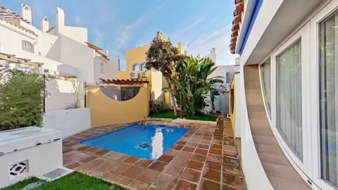 Casa adosada en calle Río Nilo, 5