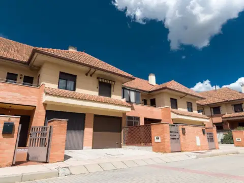 Casa adosada en calle de las Candelas, 6