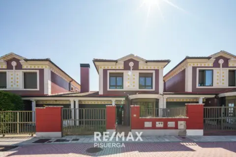 Casa adosada en calle Marina
