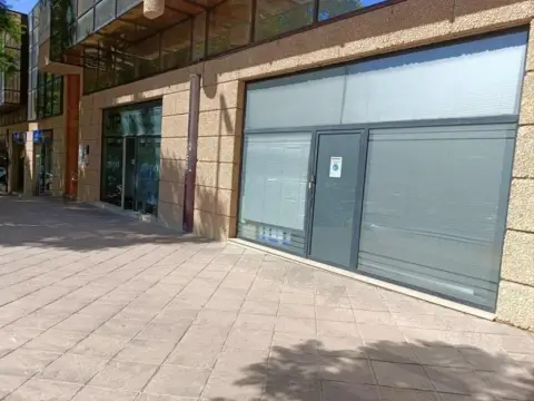 Local comercial en Juan Carlos I
