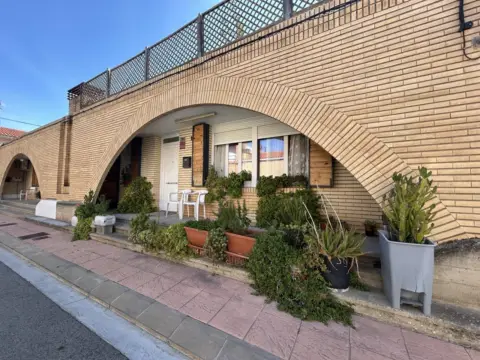 Chalet en calle de las Cortes de Navarra