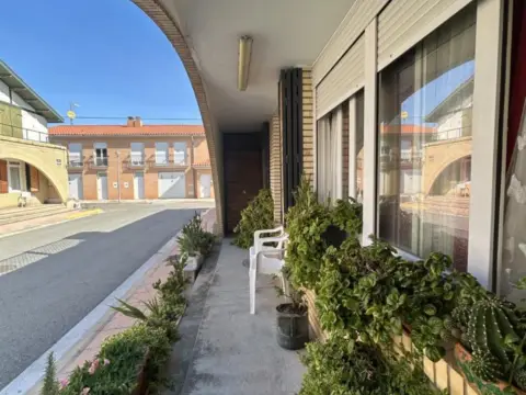 Chalet en calle de las Cortes de Navarra