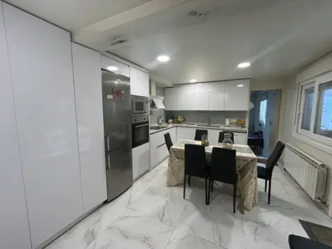 Chalet en calle de las Cortes de Navarra