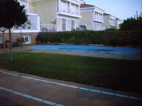 Casa pareada en Nueva Ciudad