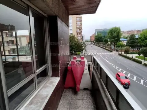 Piso en calle Hermanos Menéndez Pidal