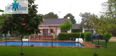 Chalet en Urbanización Riachuelos I