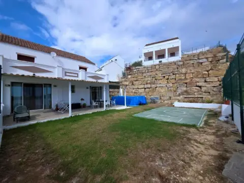 Casa adosada en calle Higuera
