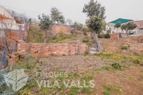 Terreno en calle Pineda Bigues