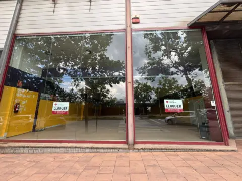 Local comercial en Av. Pi I Margall