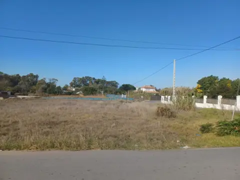 Terreno en calle Atlántida, 2
